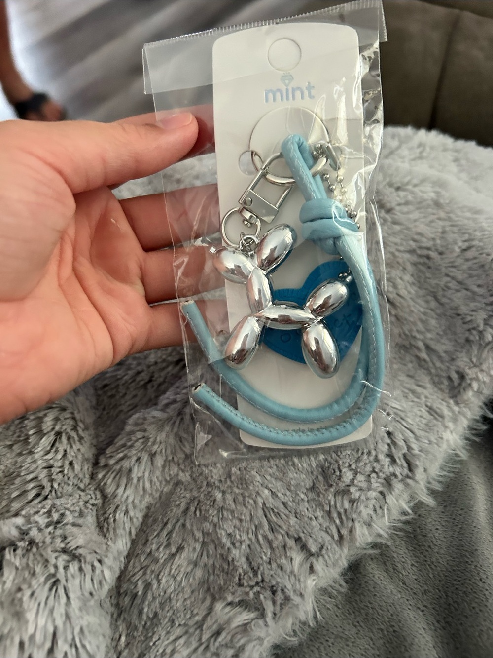 4/$50 Mint Silver Balloon Dog Keychain with Blue Heart Accent
